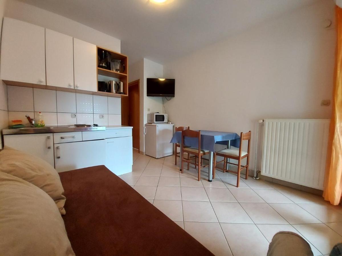 Apartment Pezic Krk Town Exterior photo